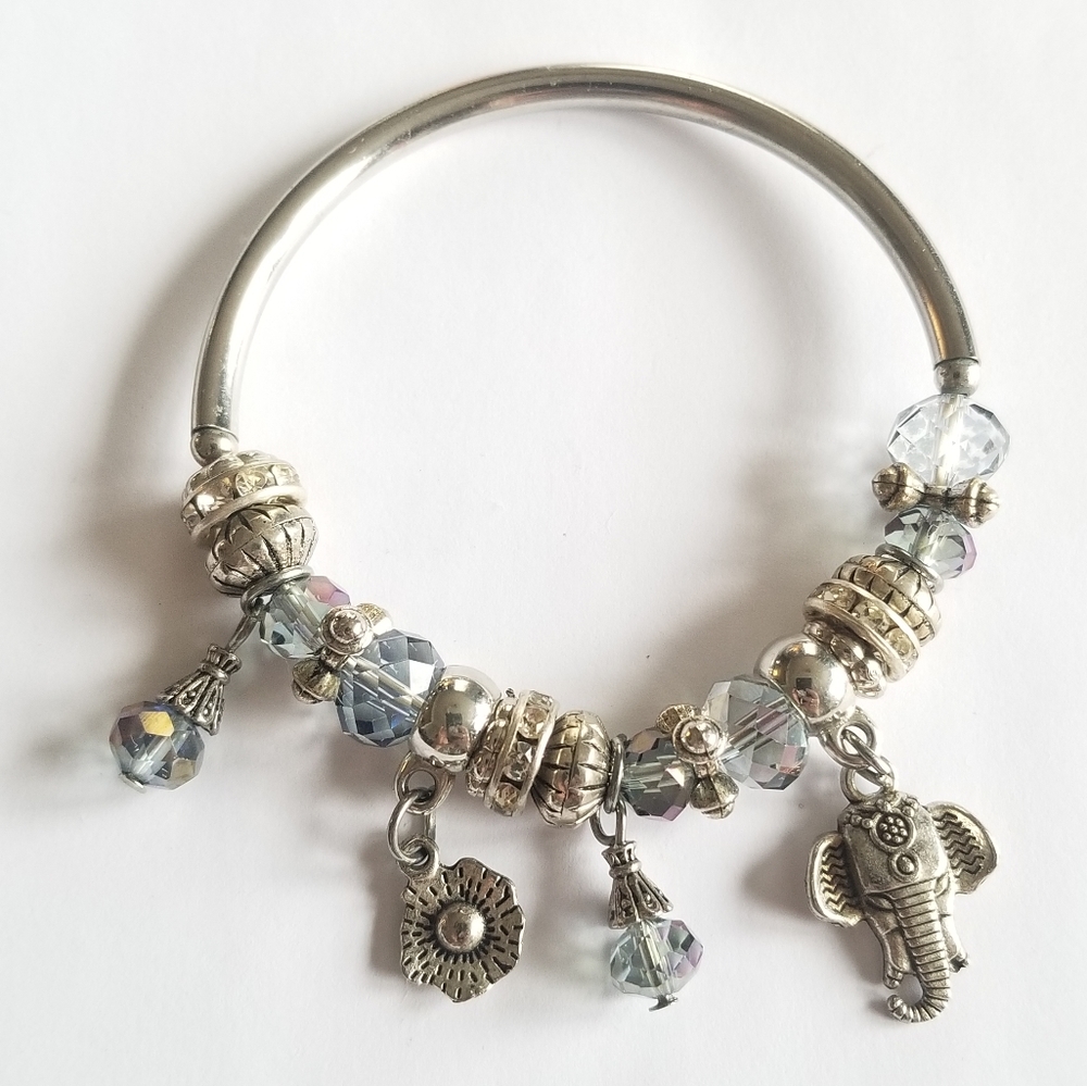 Elephant bracelet stretch silver tone charms crystal beads